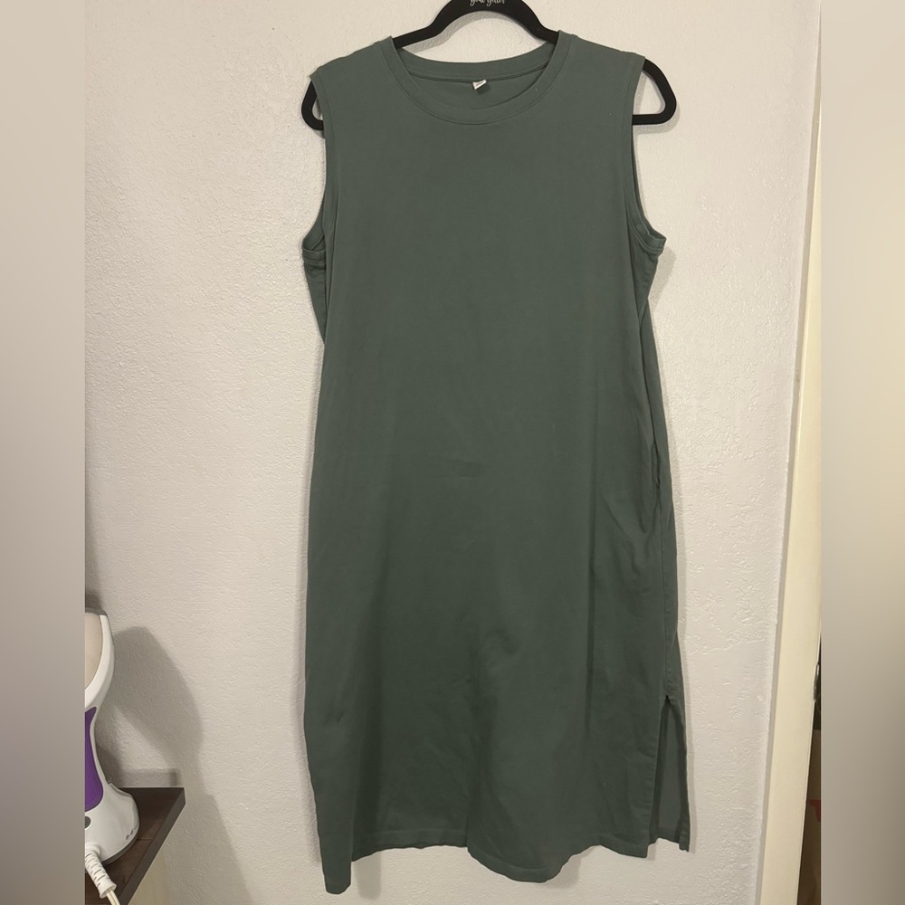 Uniqlo sleeveless dark green olive cotton midi dress